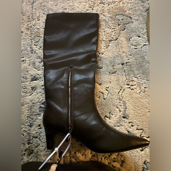 Journee Collection Kitten Heel Pointed Toe Boot - Picture 10 of 11